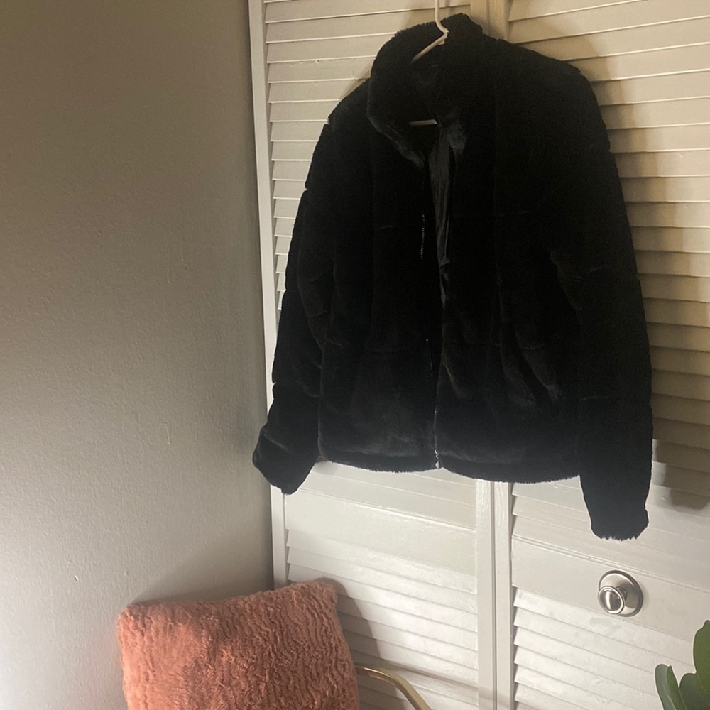 Never worn Black faux fur coat size Large